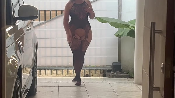 Big ass wife swallowing cock