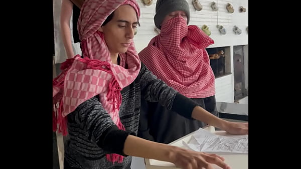 Young man with a turban consecrates the cry of victory