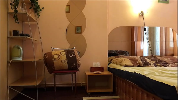 coloquei uma camera escondida para filmar minha namorada e flagrei a vagabunda dando pra outro macho e postei na internet