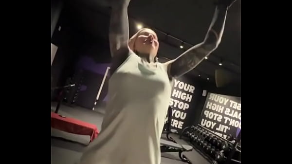 Challenge time!  How many pull-ups can you do? Let me know in the comments! I'm so excited to have a gym right around...