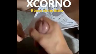 Novo desejo do meu corno, todo dia algu&eacute;m tem que gozar na minha calcinha pra eu chegar em casa