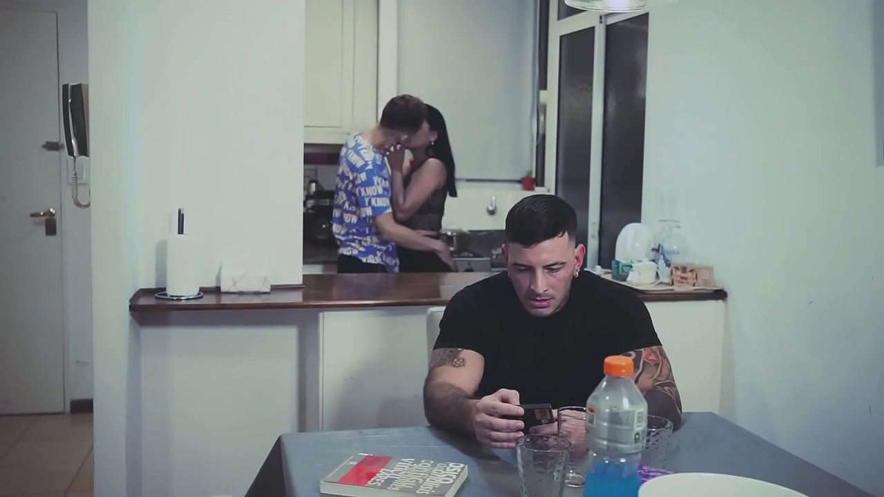 Él comparte a su esposa con otro hombre.
                     latina petite blowjob brunette tattoo threesome POV culona mmf 3some muchos negros
