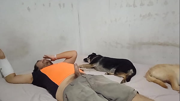 The dancer still wants to move so she decides to do it on her cousin's cock. She does such a squat that I'm dry!!