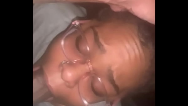 Cougar Me Suce La Bite Pendant Que Mari Et Fils Sont Absents
