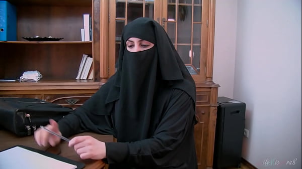 Download Video - Deal of the Century and a blowjob from Hijab Arab slut to close it - Lilimissarab