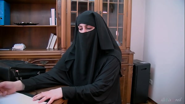 Deal of the Century and a blowjob from Hijab Arab slut to close it - Lilimissarab