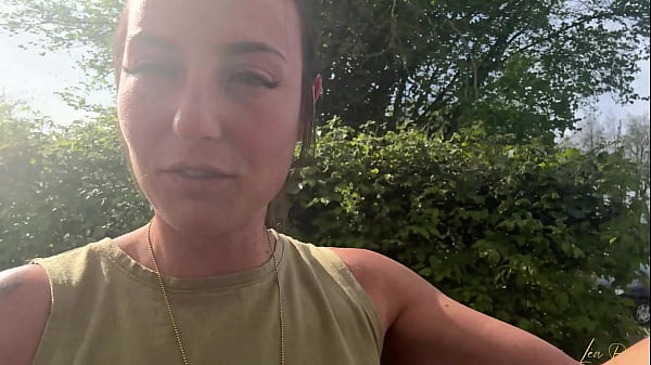 L&eacute;a PAM se fait plaisir 3 fois dans la cabine de ce poids lourd.3 Orgasmes, 3...