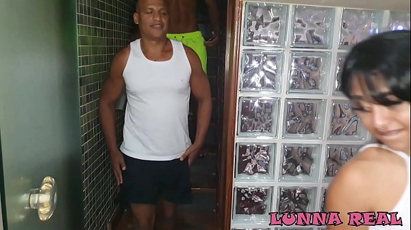 Download Video - vizinha novinha de 18 entra na pica dos dotados alexswigrj e thales milleto oficial vizinhos do pr&eacute;dio completo no red