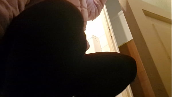 Download Video - Great piss and farts in the bathroom of a friend 4K