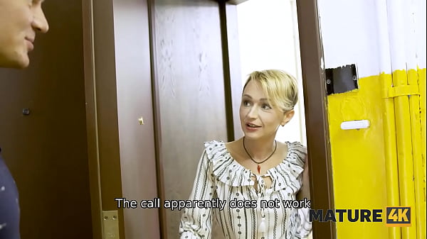 Download Video - MATURE4K&period; Housewife exploits facial and vaginal lips to satisfy tenant