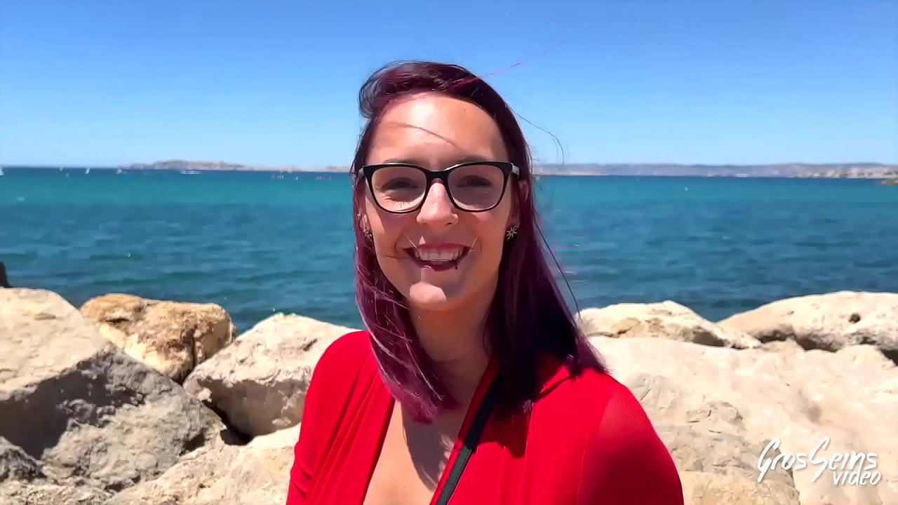 Léa, una ardiente marsellesa a la que le encantan las pollas grandes
                    sexy milf brunette slut amateur french france muchos negros