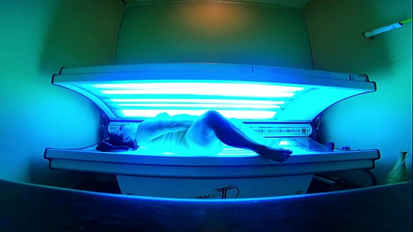 Sexy BBW Playing Public Tanning Bed