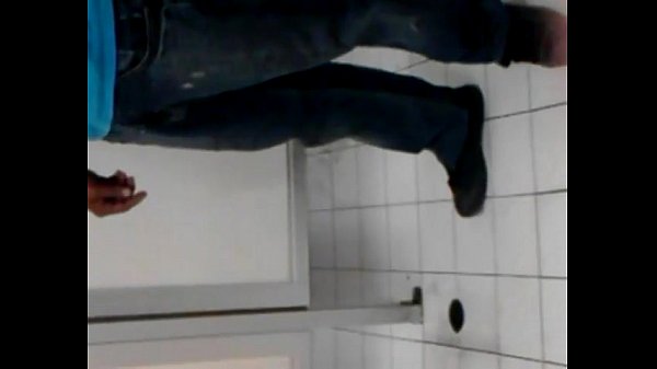 Download Video - Chico Miedoso en Ba&ntilde;o Soriana de las Brisas Tijuana