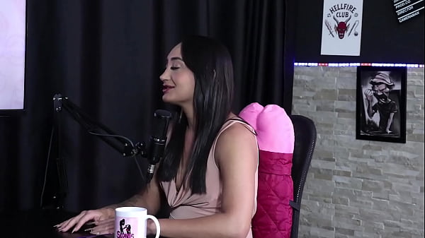 She found the courage and decided to publish her intimate videos, and had to leave her city - Edna Samara (SHEER/RED)