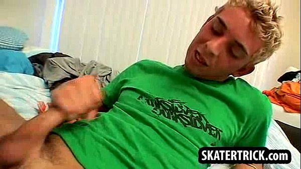 Skater hunk gets fucked anally and tugs his cock