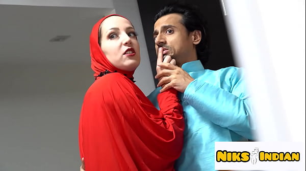 Muslim woman cheated on her husband and got her pussy fucked by a Hindu boy
