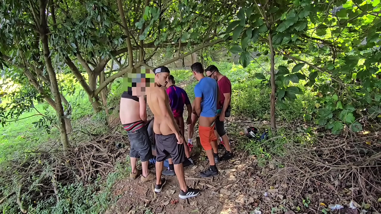 Orgía en el camino - Puta caliente en el bosque - Parte 01
                          anal park interracial blowjob handjob amateur naked moaning kissing brazil gay new exhibitionist black guy male on male male anal risky sex spit on cock muchos negros