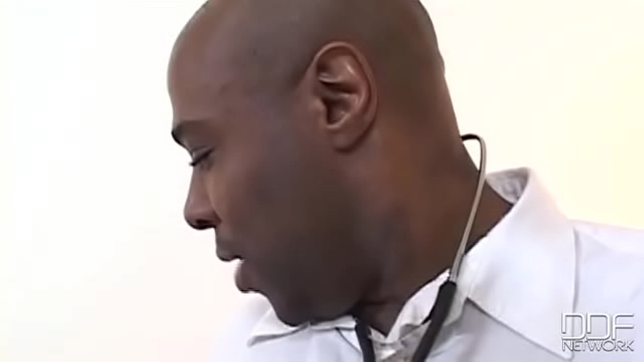Diversión intensa en el médico
                    anal interracial blowjob brunette naked bedroom barefoot brown eyes indoor small tits long hair sex toy light brown skin trimmed pussy hair muchos negros