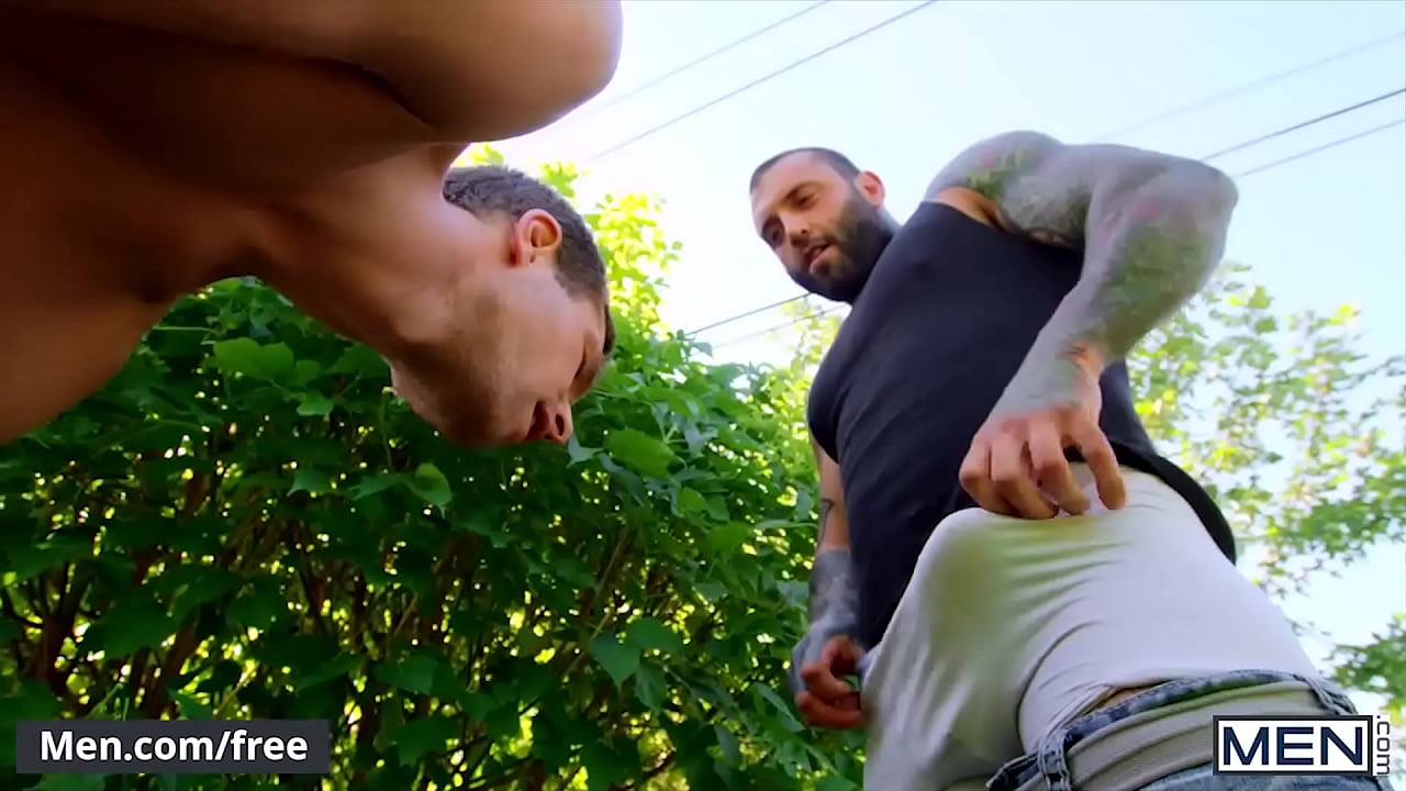 Hot Jock (Benjamin Blue) chupa (Markus Kages) Una gran polla le perfora el culo - Hombres
                    anal cumshot facial blowjob doggystyle tattoo piercing deep throat outdoors twink bareback men face fuck clean up hair short muscular american black gardener sex muchos negros