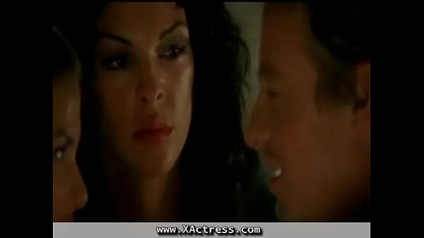 Pollyanna McIntosh in Threesome Sex with Simon Baker