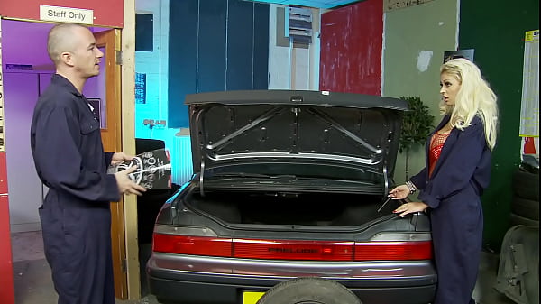 Follando con la macuma por dinero y ella se traga toda mi leche