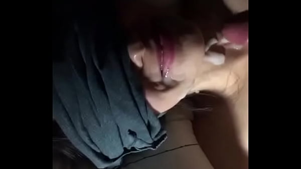 Disfrutando de su primera corrida en la cara