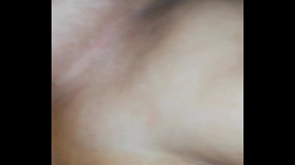 Dögös idős hölgy lovagol egy óriási farkon