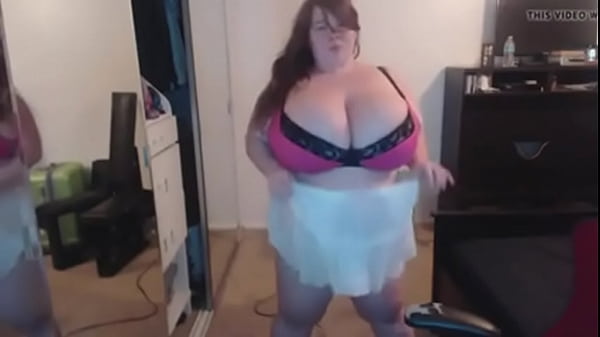 ssbbw lexxxi luxe poses and strips for webcam fans