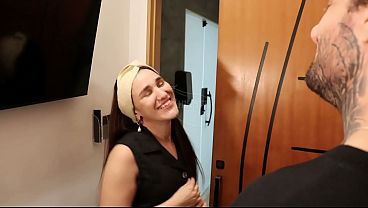 Masaje con final feliz: Sanura dice que nunca antes había masajeado un pene tan gigantesco. RED2
                   Masaje con final feliz: Sanura dice que nunca antes había masajeado un pene tan gigantesco. RED2 muchos negros
