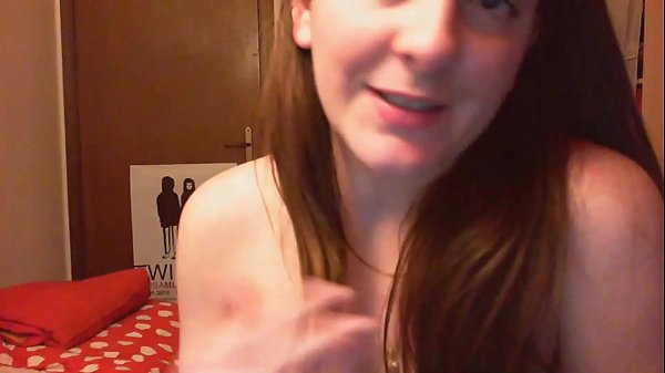 Download Video - Tua madre oggi ha una sorpresa per te lo sa che adori guardarla mentre si masturba la sua figa pelosa