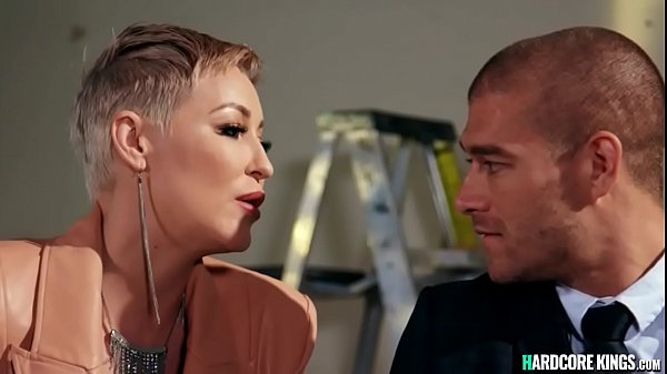 Bettler Fickt Milf Mit Riesigen Titten Im Büro