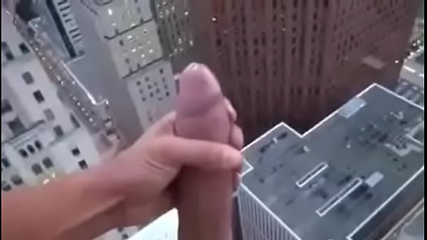 Mamada pública de alto riesgo en el centro de Toronto