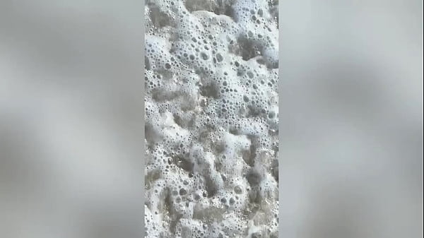 CON MI PADRASTRO EN EL BA&Ntilde;O , ME TOCA EL CO&Ntilde;O COMO A MI ME GUSTA
