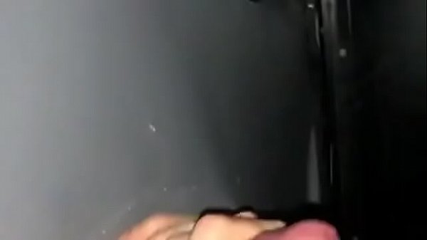 Marido leva a esposa pra meter no gloryhole