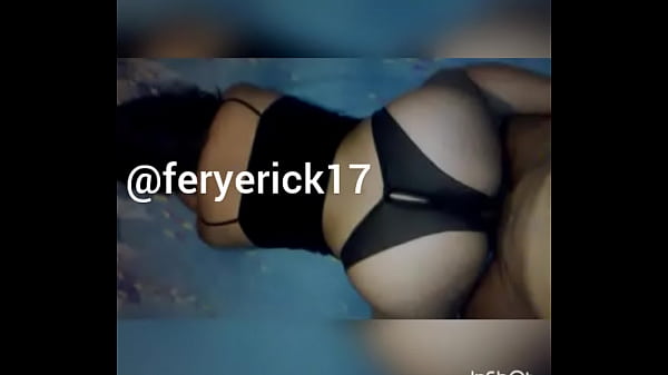 Mi esposa en 4, ese es nuestro Twitter, somos pareja swinger