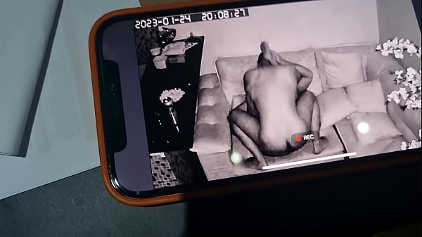Viu nas cameras de segurança o porteiro comendo...