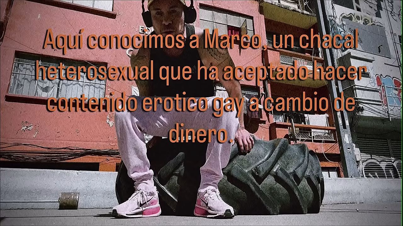 Chacal heterosexual haciendo porno gay como puta marica sumisa con jaula de castidad en su peque&ntilde_o pene