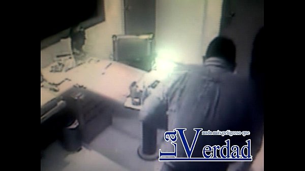 Download Video - PERIODISTA VENEZOLANO LO CACHARON EN LA OFICINA