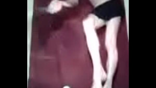 Se Préparer À Fouetter Mes Jambes Sexy