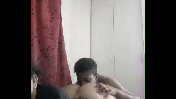 ESTE MACHO MORENO ME ENCANTA