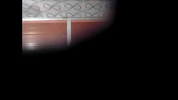 Download Video - Mom ko nahate huye dekha