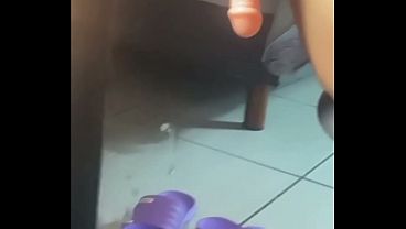 Que delicia como lleno el espojo de mi flujo vaginal