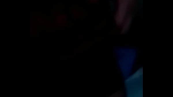 Gay dotado batendo uma na madrugada