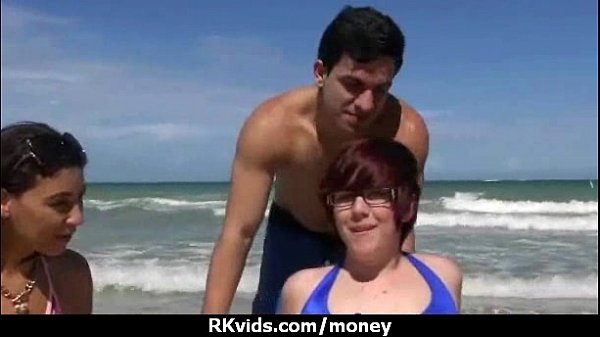 Une Jolie Étudiante Sexy Échange Du Sexe Contre De L'argent Supplémentaire 13