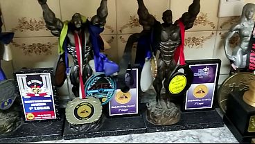 Passo M&atilde;e Meu marido est&aacute; segurando o pau ent&atilde;o hoje eu vou me foder at&eacute; o fim