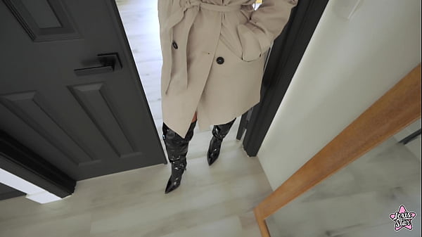 Download Video - OMG&excl;&excl; HOT LATINA MILF RINGS MY DOORBELL - LEXIS STAR