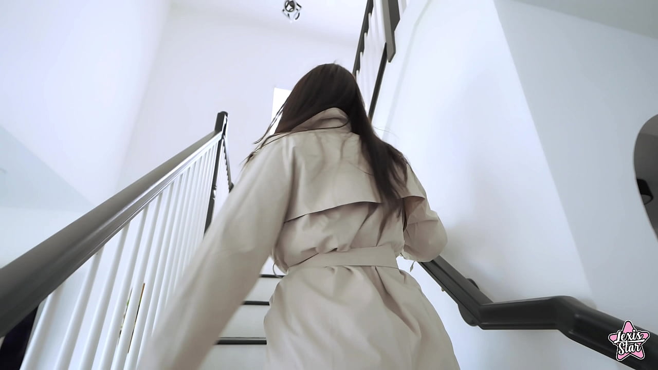 OMG!! HOT LATINA MILF RINGS MY DOORBELL – LEXIS STAR