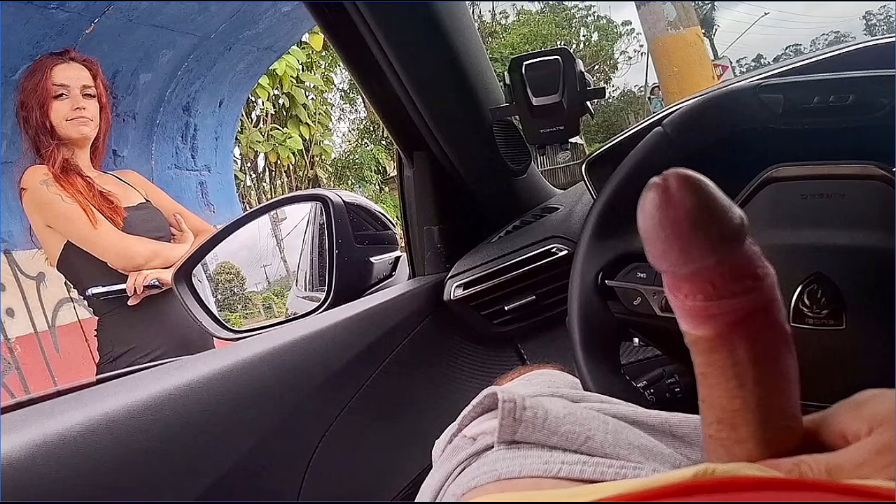 Punheta arriscada na rua para estudante que estava no ponto de &ocirc_nibus.