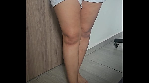 Download Video - friend with a big ass asks me to borrow the bathroom&comma; look how it ends