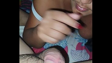 Maestra india chupa la polla de su alumno hasta sacar la leche